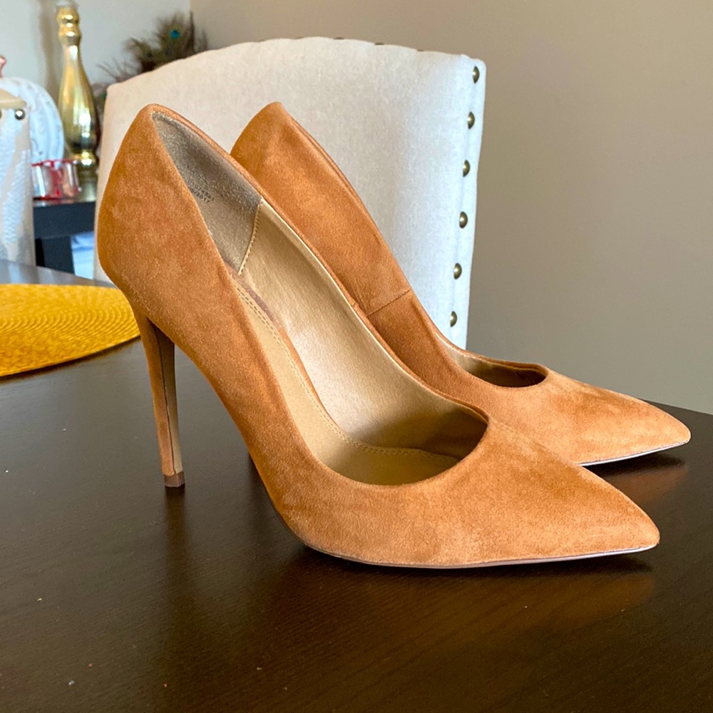 Brown nude suede pumps